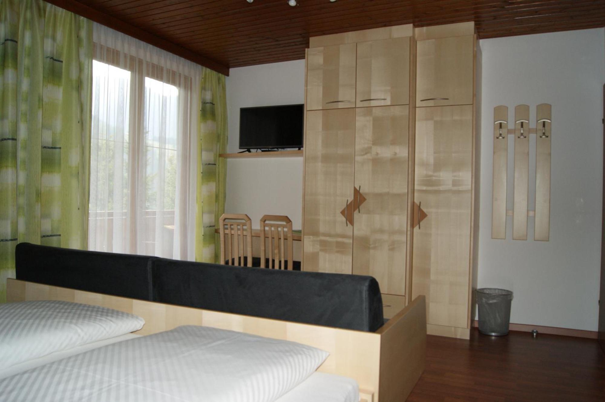 Hotel Garni Haus Anita Liesing Exteriör bild