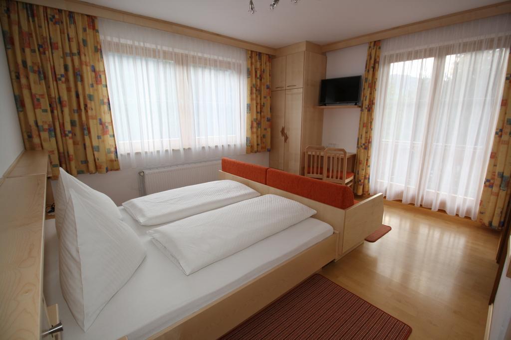 Hotel Garni Haus Anita Liesing Exteriör bild