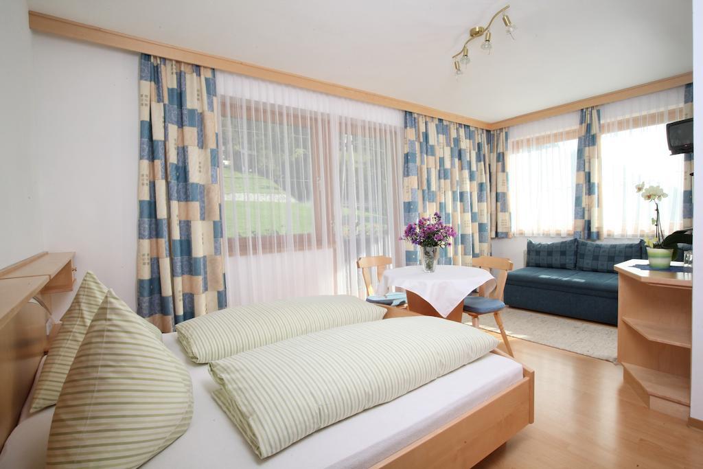 Hotel Garni Haus Anita Liesing Rum bild