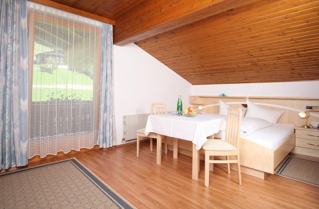 Hotel Garni Haus Anita Liesing Rum bild