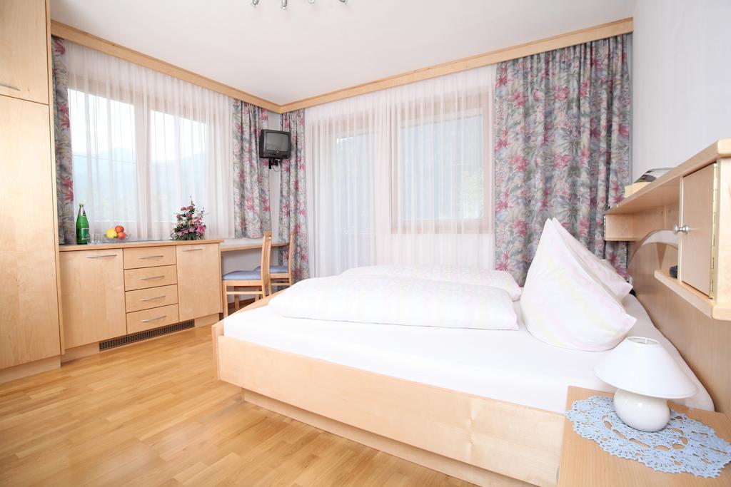 Hotel Garni Haus Anita Liesing Rum bild